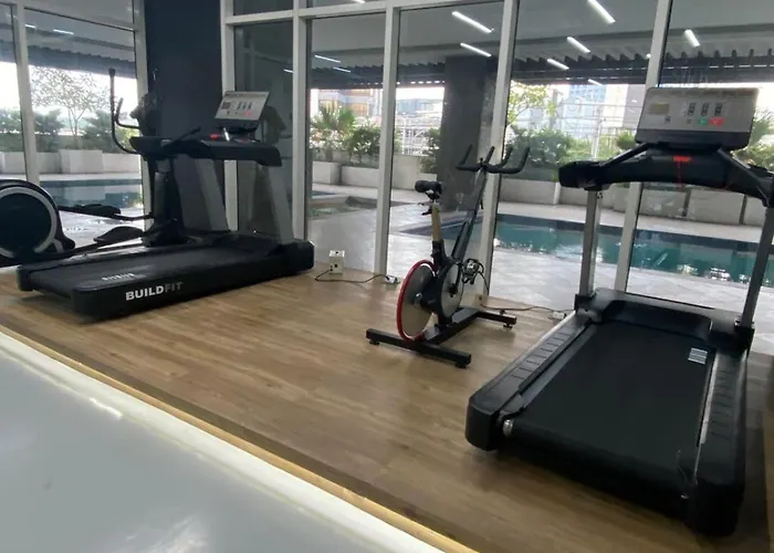 Penthouse Loft With Balcony Unit 3315 *
